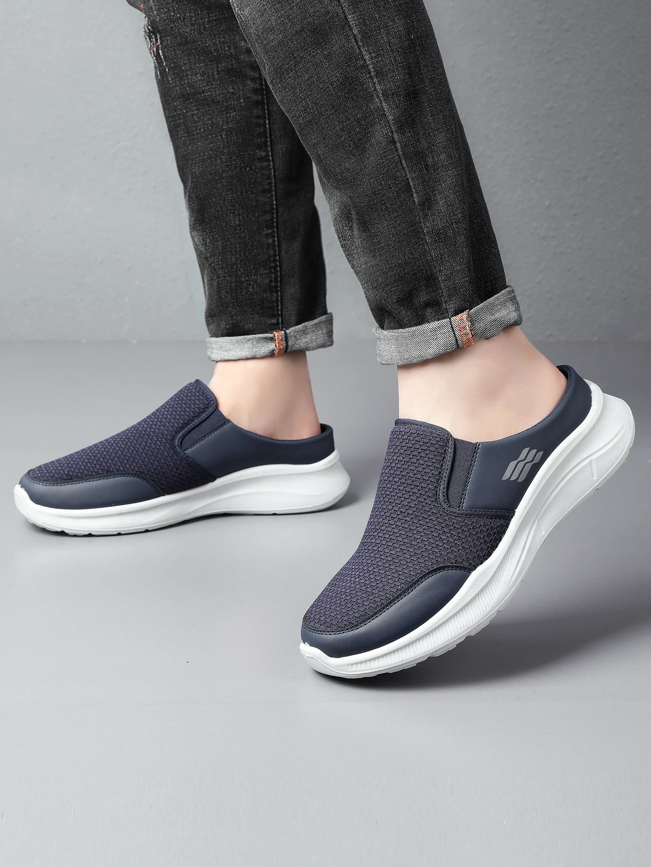 Einfache Minimalistische Herren-Mule-Sneaker, Perforierte Netzstrick-Oberfläche, Umhüllende Schutzkappe, Leichter Slip-On – Detail 7