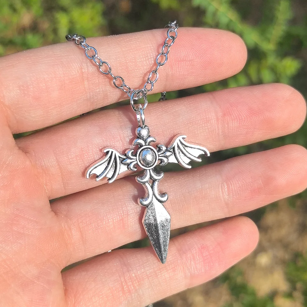 Dark Gothic Punk Alien-shaped Black Cross Spider Bat Pendant Necklace for Men Women Halloween Party Hip Hop Retro Jewelry Gifts