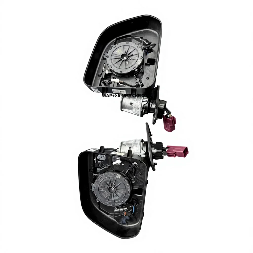 The Left Side of the Rearview Mirror Housing of the for Cullinan 51168737561