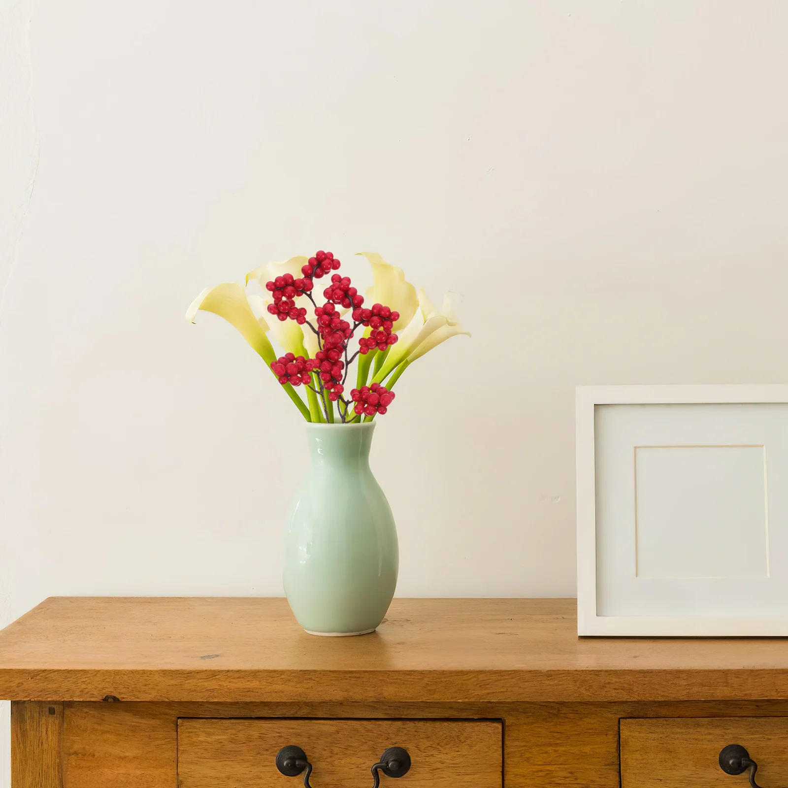 

10Pcs Vivid Berry Branches Lifelike Branched Berry Decor for Home Hotel Festival Celebration Artificial Christmas Plant