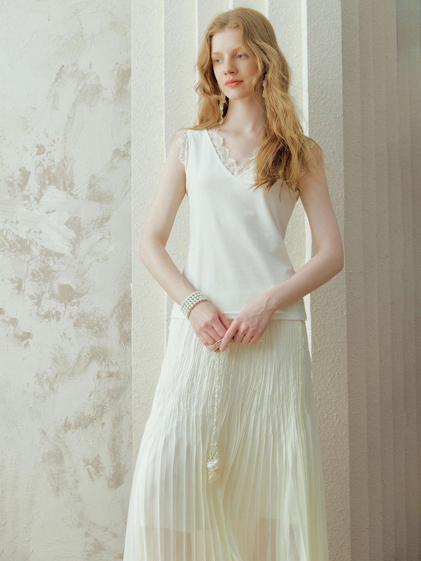 

Romantic Lace Patchwork V-ne Slim Fit Velvet Tank Top Women 3 Colors Svel Base irt Ele Faion Ladies Vest