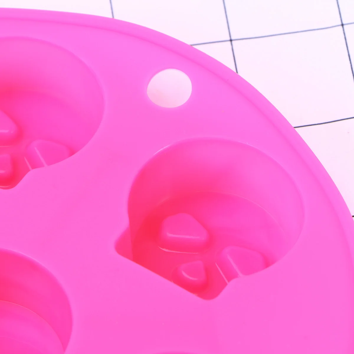 

Skull Ice Cube Tray 7 Cavities Food Grade Silicone Tasteless Ice Making Mold Halloween Chocolate Candy Maker