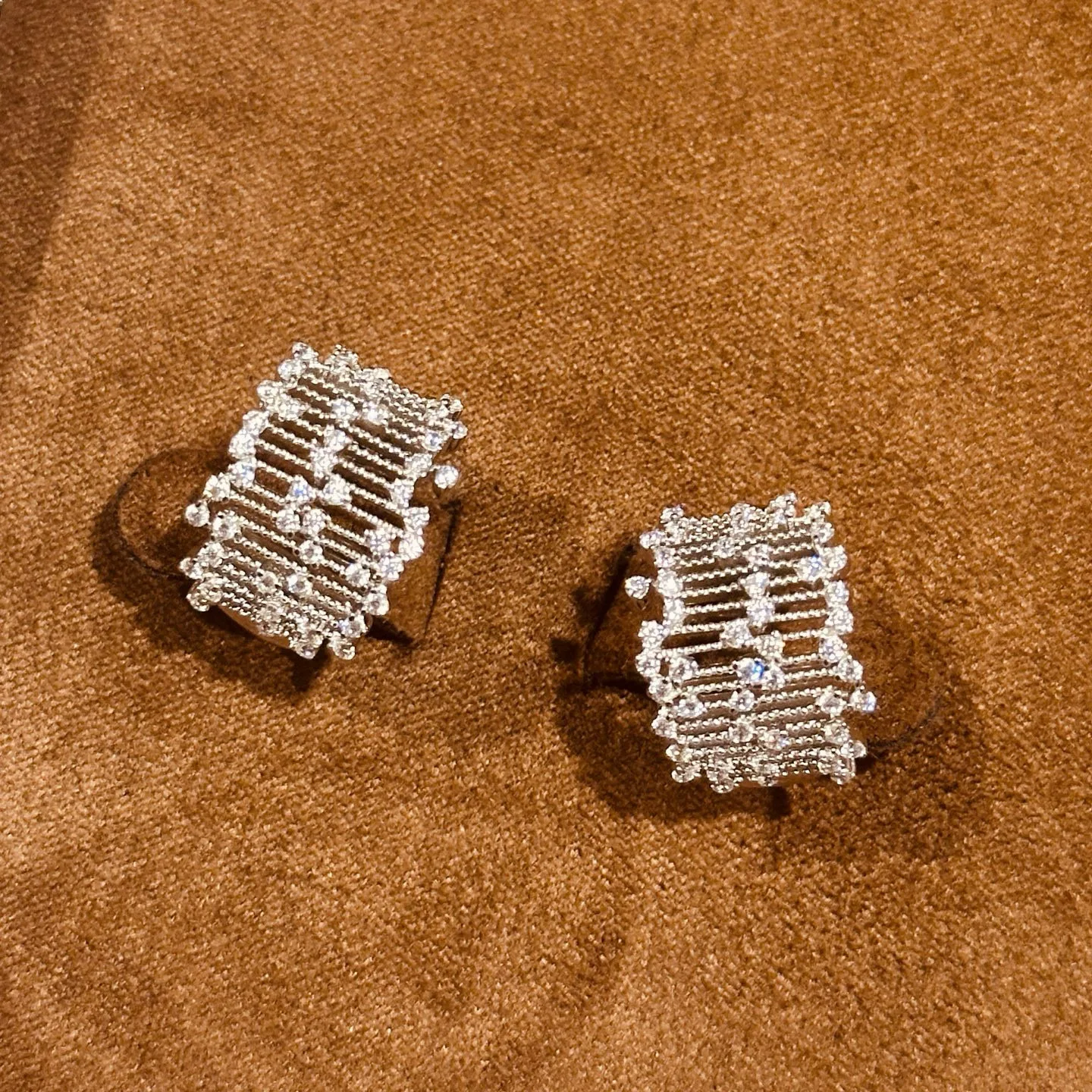Trendy 925 Sterling Silver Stud Earrings For Women Openwork Rectangular Fringe Lattice Clear Accent Stones Luxury Fine Jewelry
