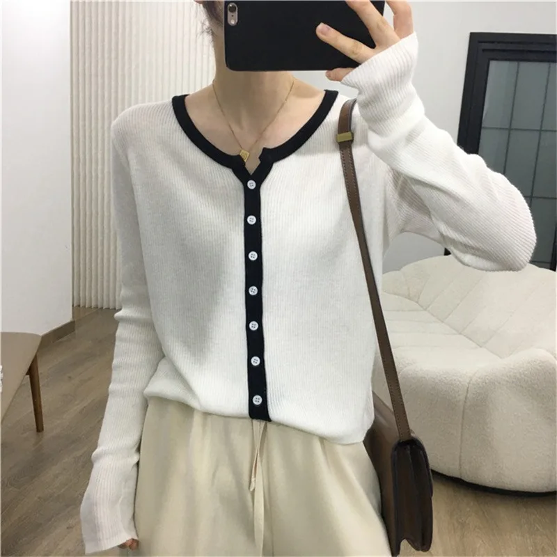 Color Blocking Scissor Neck Soft Long Sleeve Knitted Top Women's Thin Sweater Spring Slimming Smooths Silhouette E2523