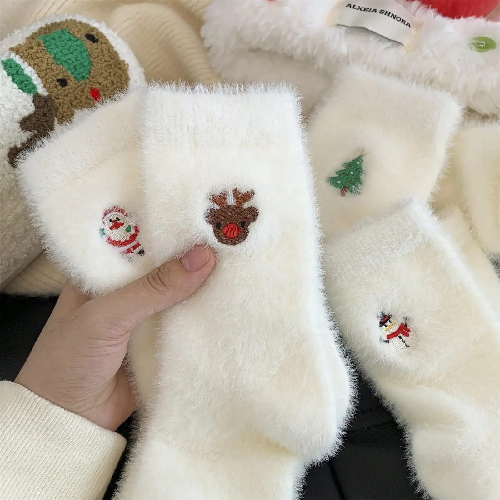 5 Pairs Women's Christmas Socks, White Plush Embroidered Holiday Socks, Thick Warm Plush Material, 95% Polyester, 5% Spandex Knitted Fabric, Hand Washable Holiday Socks (1/3/5 Pairs) st25090971167743232
