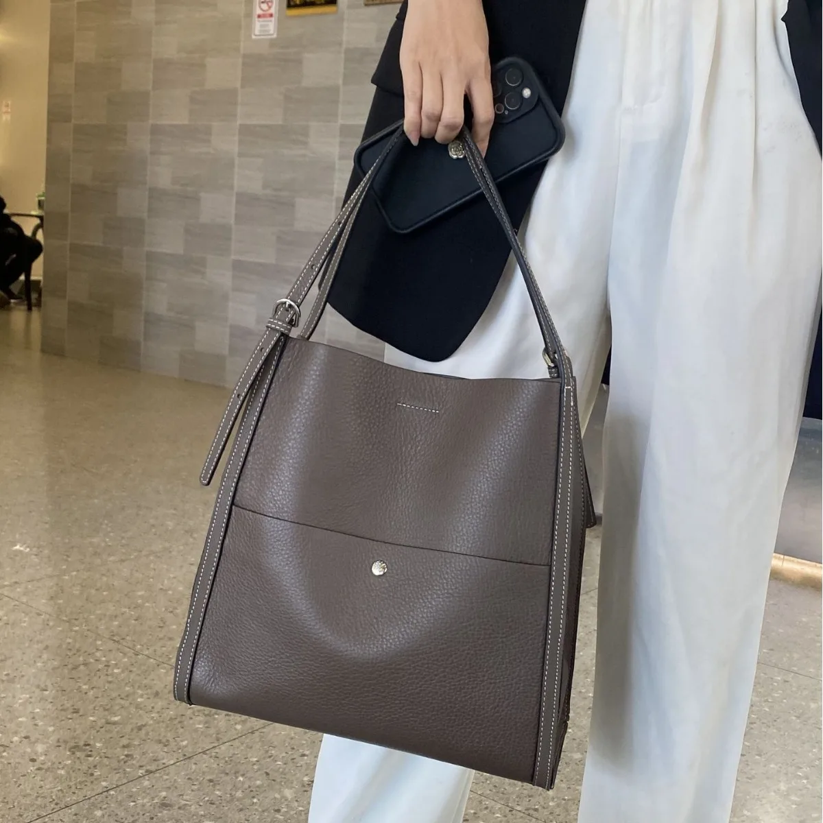

Leather Bucket Bag Women's Head Layer Natural Wrestling Cowhide Bag Leather Textured Tote Shoulder Armpit Purses And Handbags