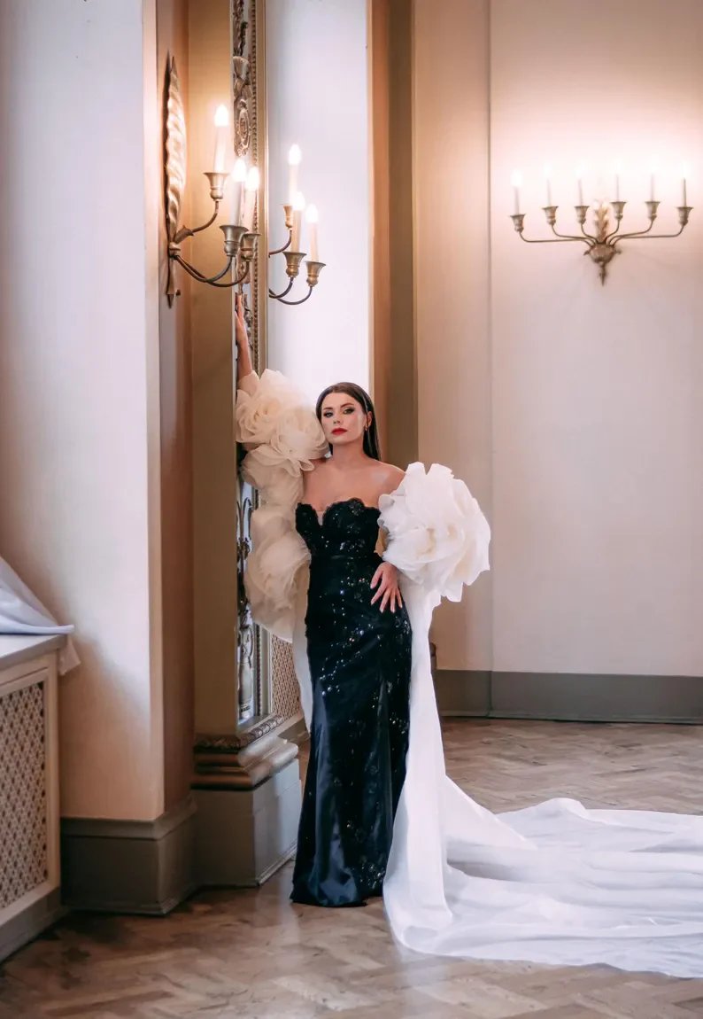 Organza Flower Cape For Bride Rosette Ivory Wedding Cape With 3D Flowers Bridal Cloak Detachable Wedding Train Removable Train