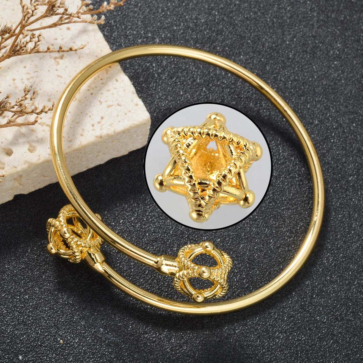 

1pcs Men's and Women's Exquisite Hexagonal Star Hollow Spherical Staggered Design Open Copper Bracelet Vacation Jewelry Gifts