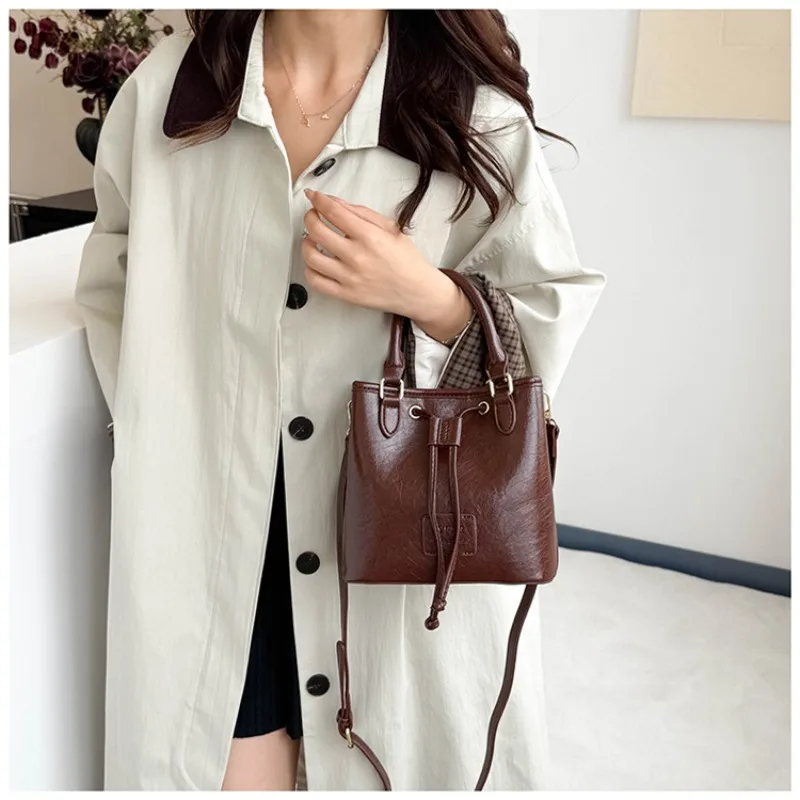 

2025 French Style Tote Bag for Women, Minimalist Shoulder Bucket Bag, Large Capacity & Versatile Crossbody Purse