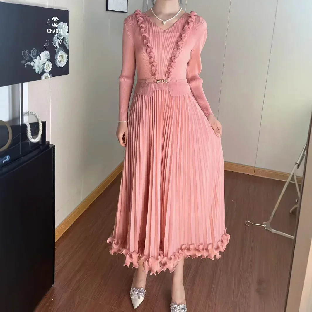 

Miyake Style Pleated Dress for Women 2025 New Solid Color Wood Earrings V-neck Long Sleeve Fake Two-piece Loose Pleated Skirt