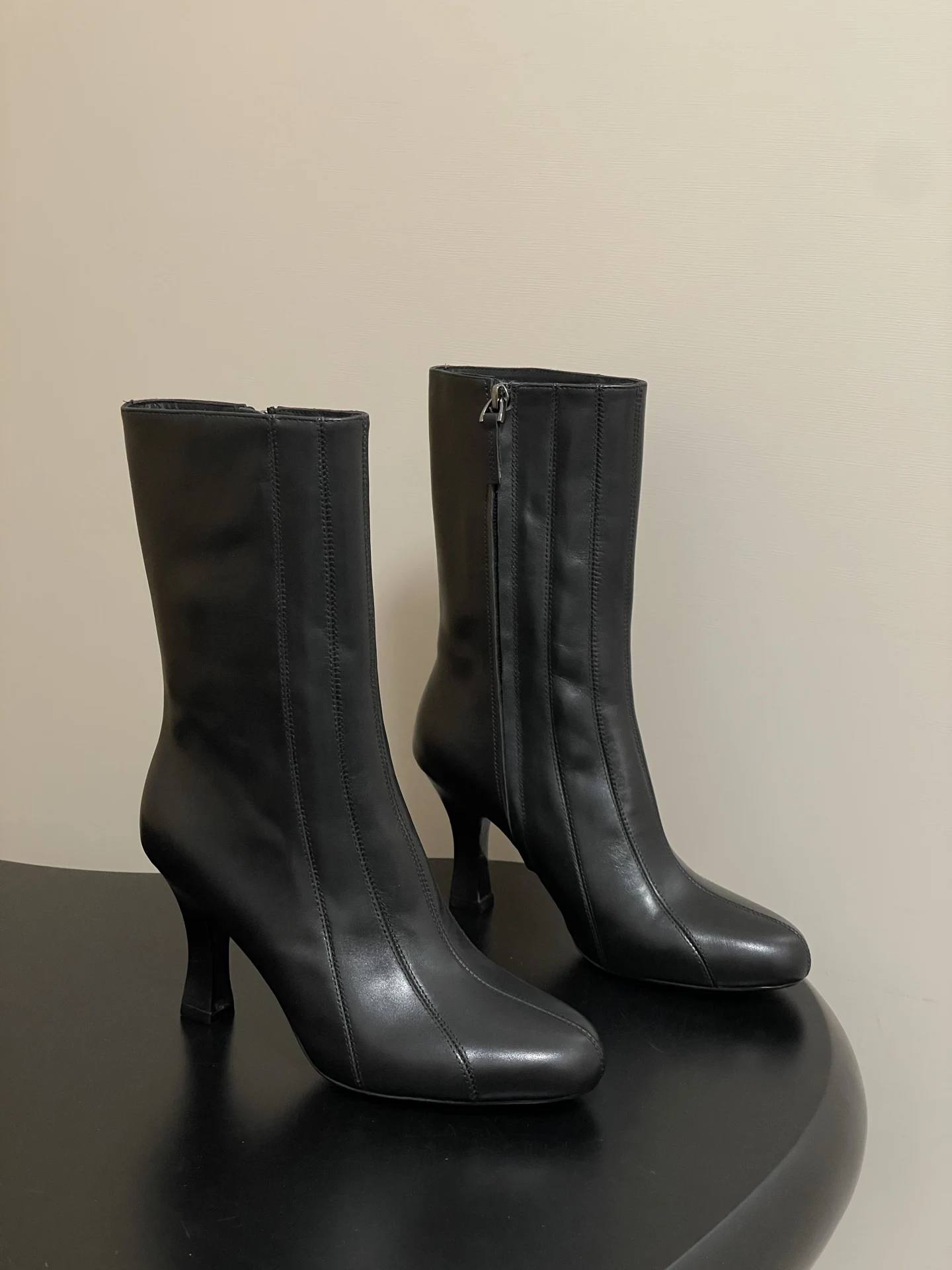 

Женские замшевые сапоги на осень-зиму 25, сапоги до колена из натуральной кожи. Модные женские сапоги на высоком каблуке с острым носком.