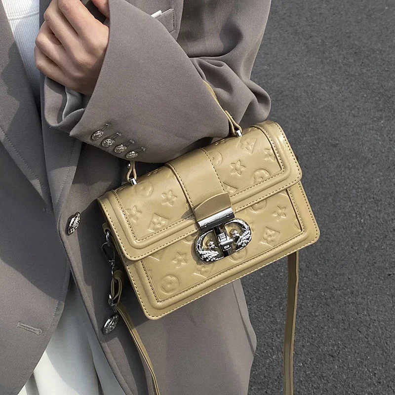 

Solid Color Large Capacity Tote Bag for Women Commuter Business Elegant Leather Classic Design Casual Stylish Use