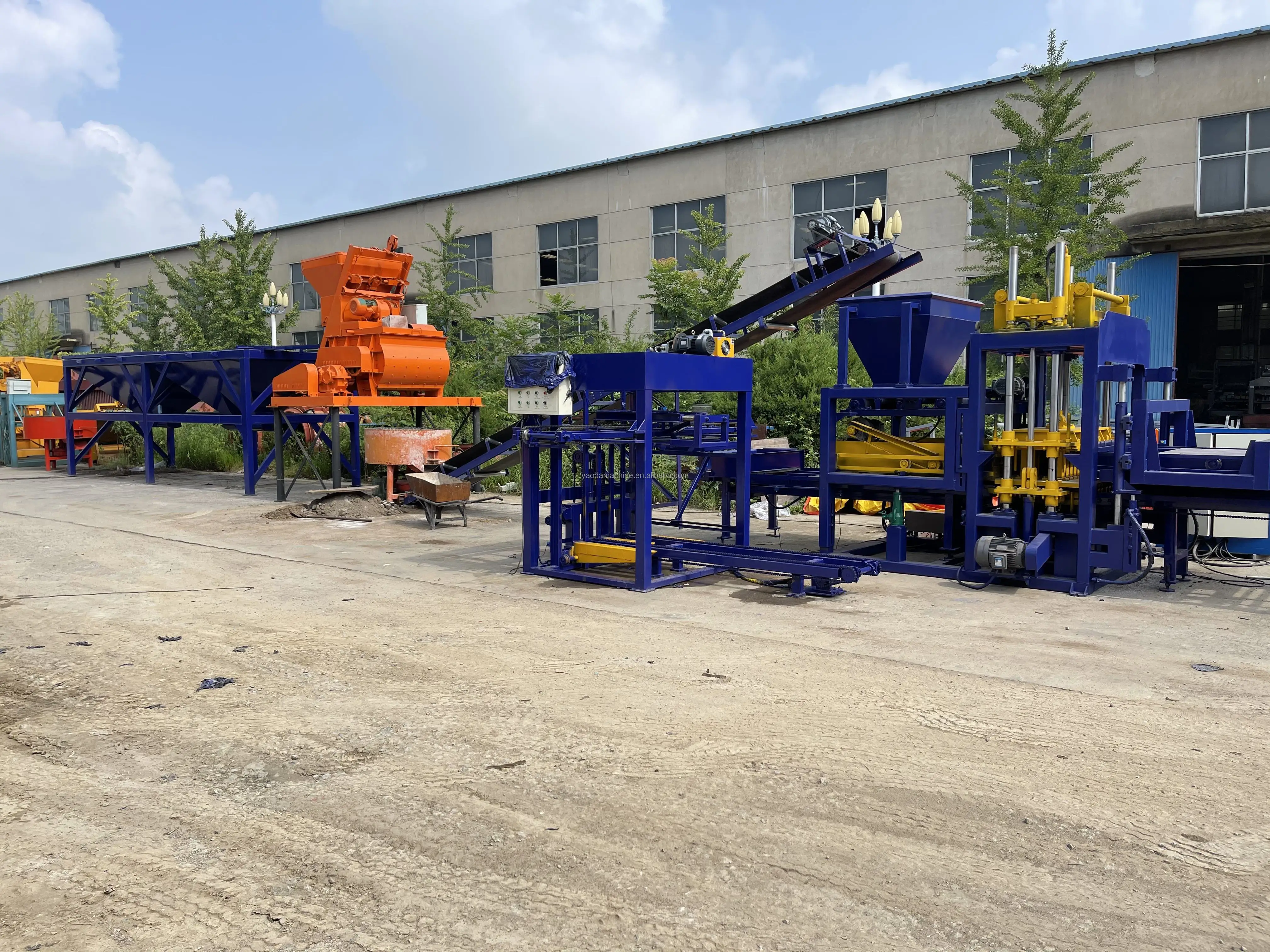 QT5-15 آلة وضع كتلة الطوب والرماد المتطاير الأوتوماتيكية بالكامل آلة تصنيع الطوب والكتلة الخرسانية الأوتوماتيكية