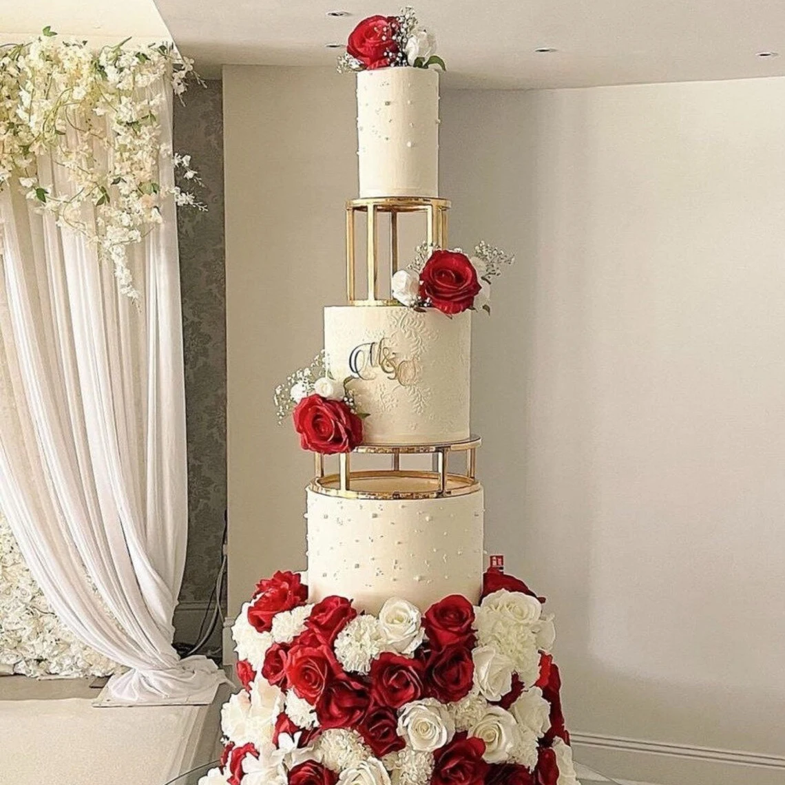Goldene Hochzeitstorte steht Zylinder Valentinstag Geburtstag Kuchen Dekoration – Detail 1