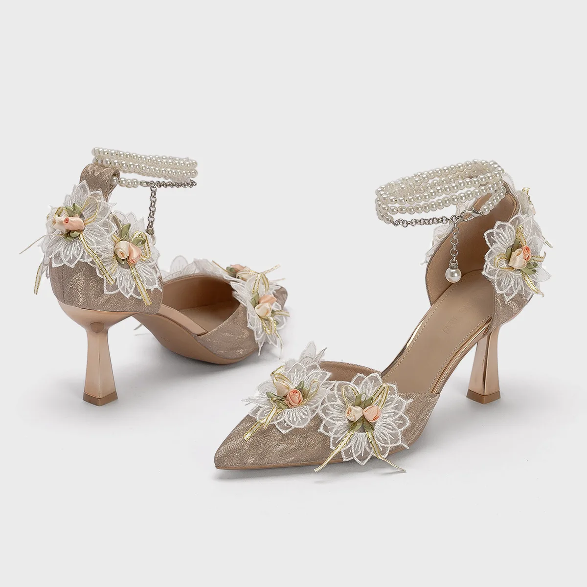 

Spring New Princess High Heels, Pointed Shoes, Flower Pearl Chain Wedding Shoes, Small and Elegant Hollow Shoes for Women