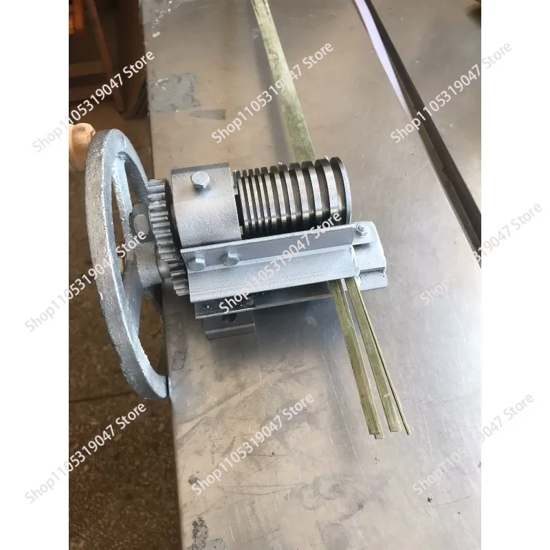 

Bamboo Splitting and Slitting Machine Bamboo Strip Machine Hand-Cranked Bamboo Weaving Machine