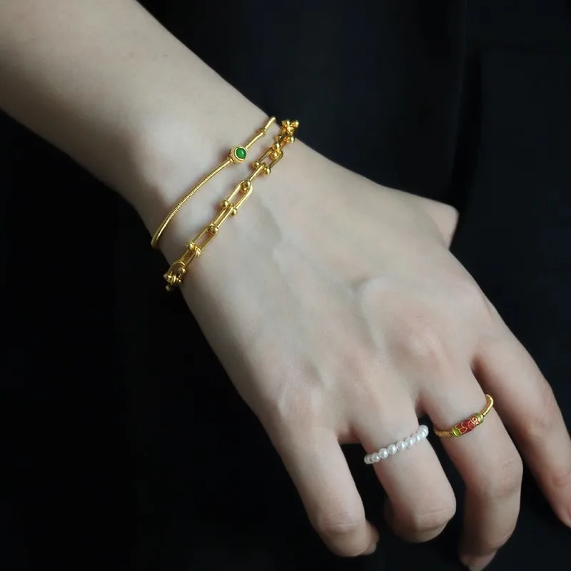 Projeto retro do bracelete do ouro