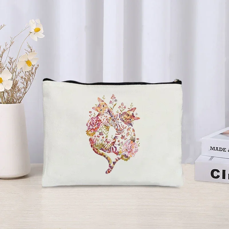 Bolsa de maquillaje Floral para cachorro y gato, estuche de maquillaje, estética artística, estuche de cosméticos con cremallera, estuche de lápices Kawaii, regalo de cumpleaños para niña