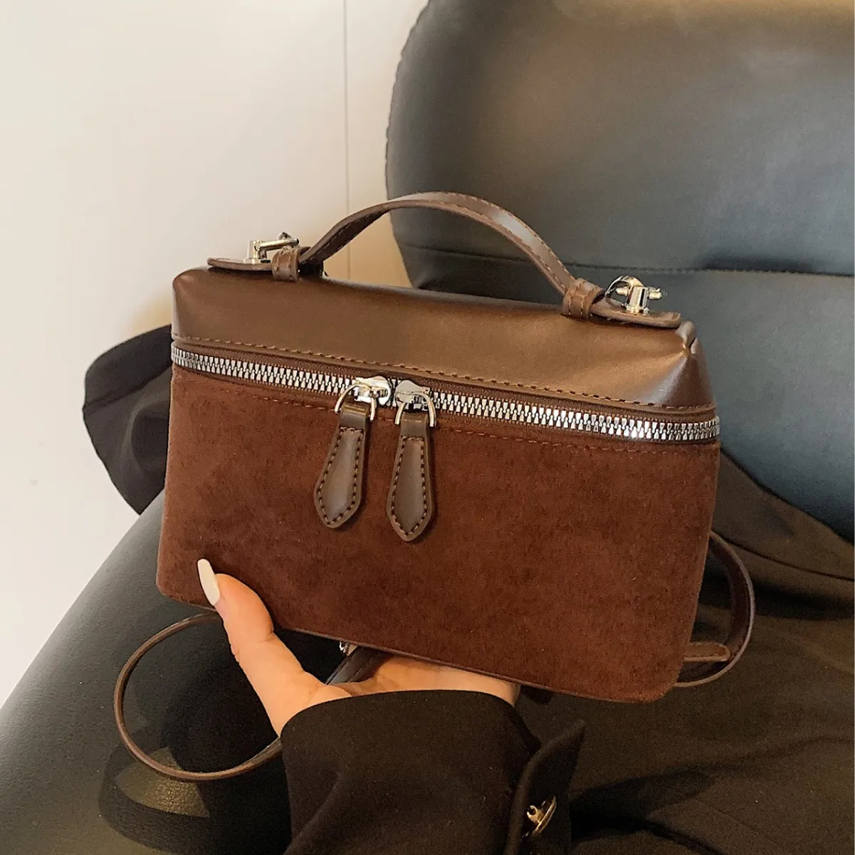 

2025 Vintage Matte Square Bag, Minimalist Shoulder Purse for Women, Spring Niche Crossbody, Luxe Day to Night Tote, Textured