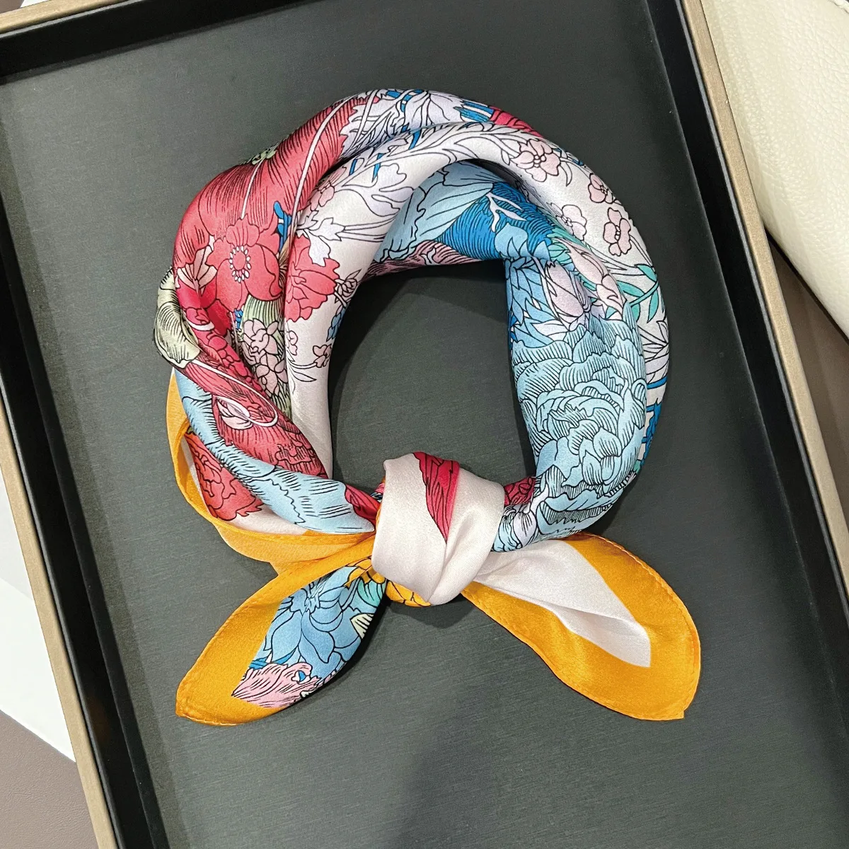 

Brand 100% Real Silk Satin Women Scarf Printed Foulard Femme Head Scarfs Gift For Lady Bandana Women Square Scarves Wrap Fashion