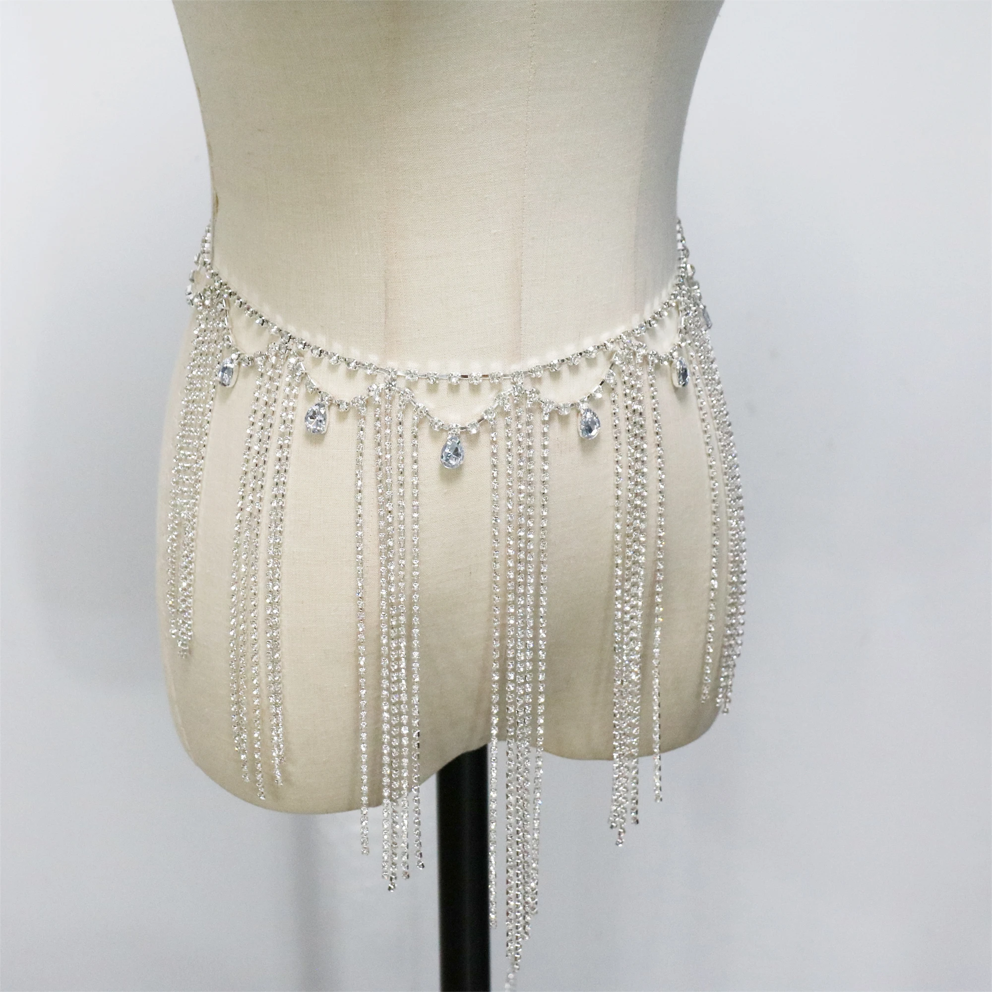 Europäischer und amerikanischer sexy Strass-Quasten-Taillenkettenrock für Damen, vielseitiger Party- und Nachtclub-Rock im Spicy-Girl-Stil. – Detail 3