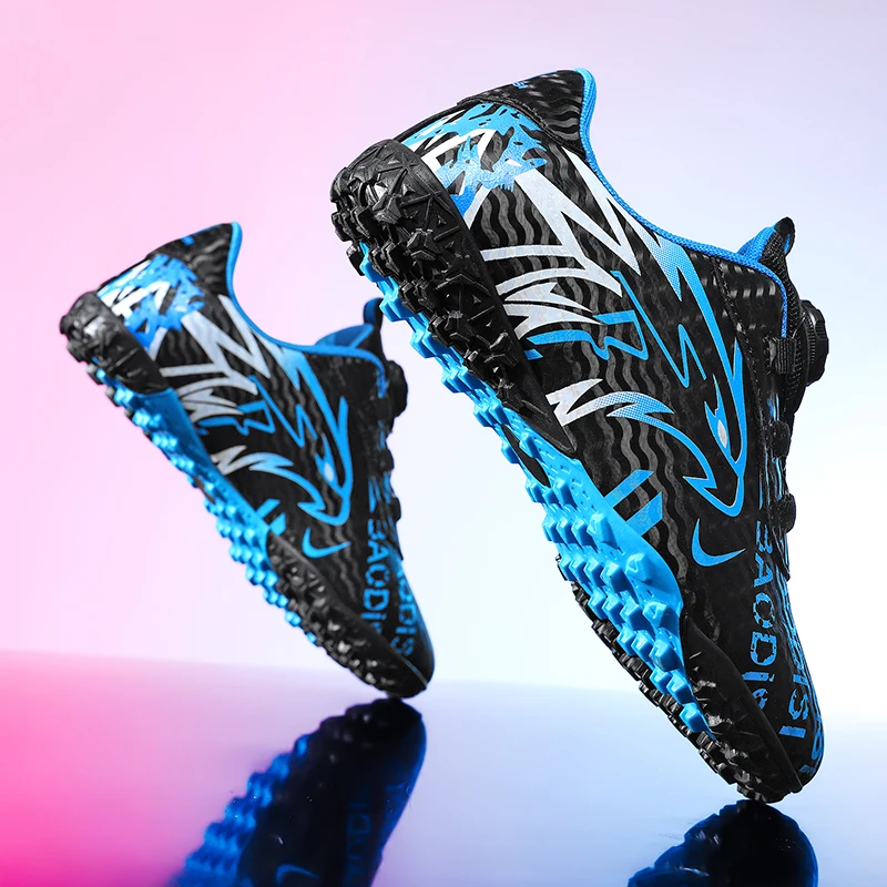 A pair of children's football shoes, with excellent durability and flexibility, featuring a convenient button designMZ-888