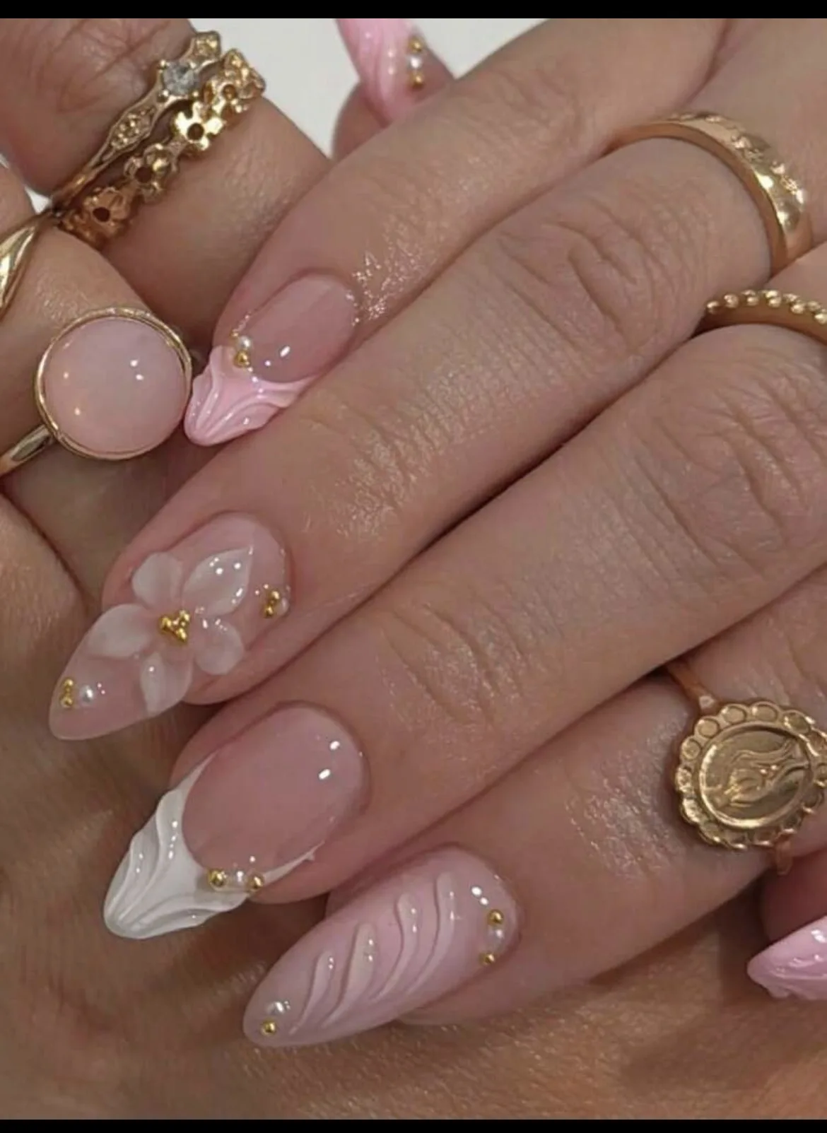 10 Pieces of Almond-Shaped Handmade Nails with Gentle Nude Pink Petals in a Sweet French Style, Featuring Three-Dimensional White Flowers and Embossed Gold and Silver Small Pearls, Glossy Fake Nails Suitable for Girls' Daily Wear, Dates, Weddings, and Vacations, Can Be Reused view 2