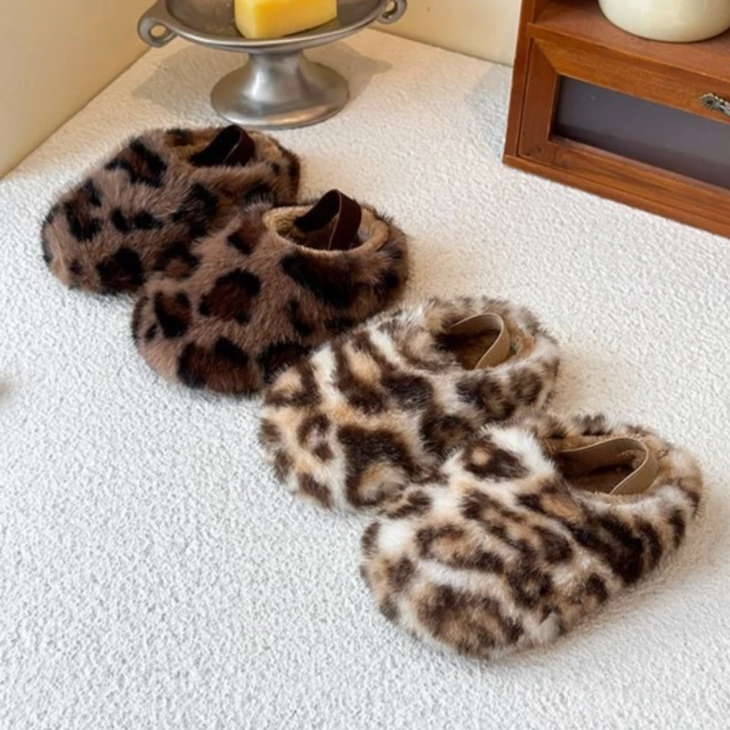 2026 الخريف الشتاء الاطفال ليوبارد طباعة فروي الفتيات النعال الحرارية عدم الانزلاق أفخم داخلي حذاء كاجوال للأطفال الطلاب