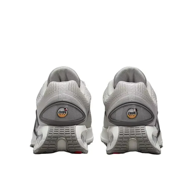 ナイキ エア マックス DN ライト アイアン オレ 快適な滑り止め、耐摩耗性、ロートップ ランニング シューズ、男性と女性の両方、グレー色