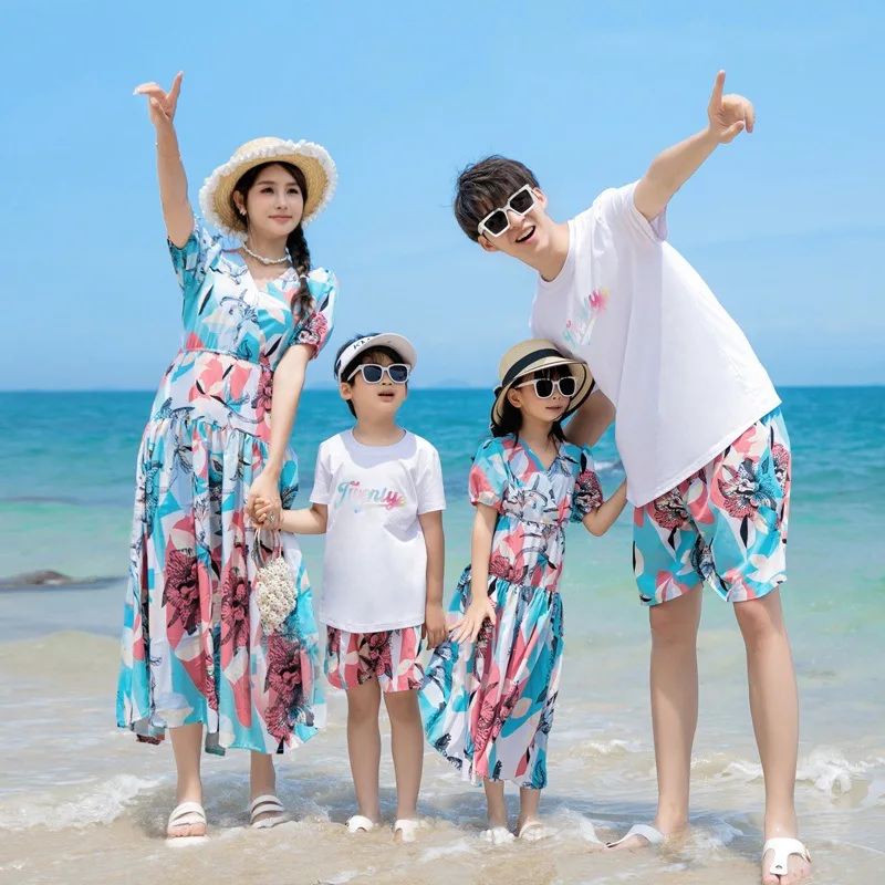 

Summer Family Matching Outfits Beach Mum Daughter Floral Dresses Dad Son Cotton T-shirt& Shorts Couple Clothes Holiday Seaside