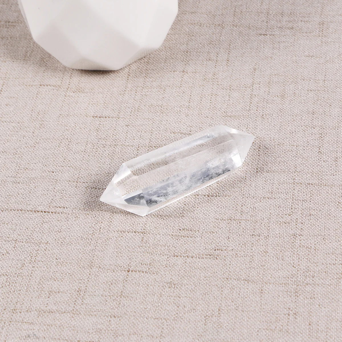 

Natural Fluorite Quartz Crystal Wand Clear Hexagonal Point Healing Stone Decoration Treatment Gift Energy Accumulation Good Luck