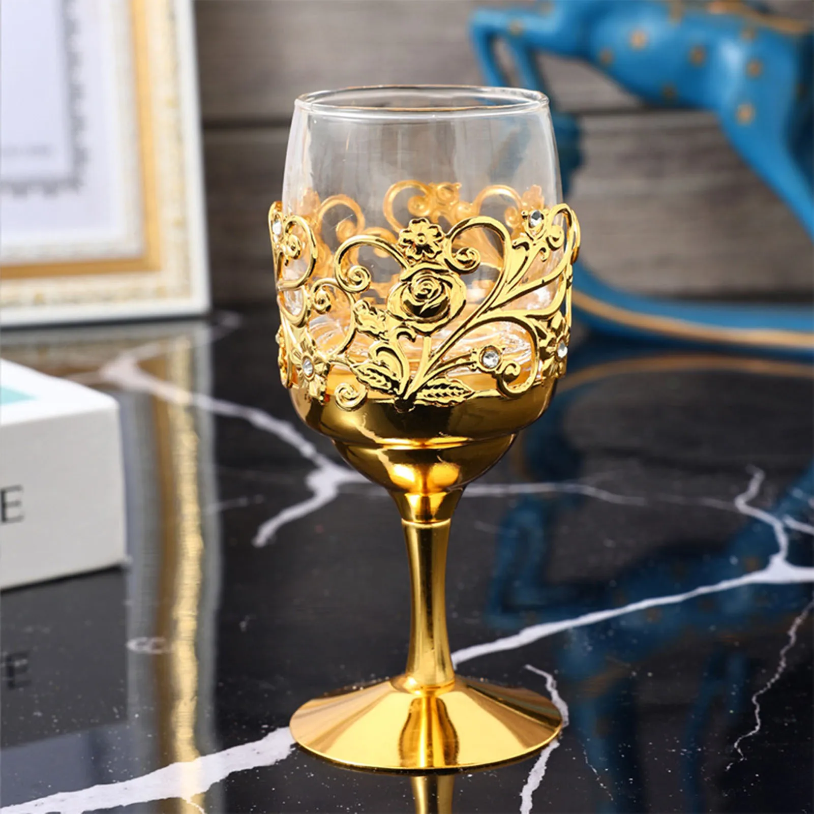 

Gold Engraving Metal Frame Goblet Vintage European Wine Glass Goblet for Wedding Housewarming Festive Metal Cup Kitchen Supplies
