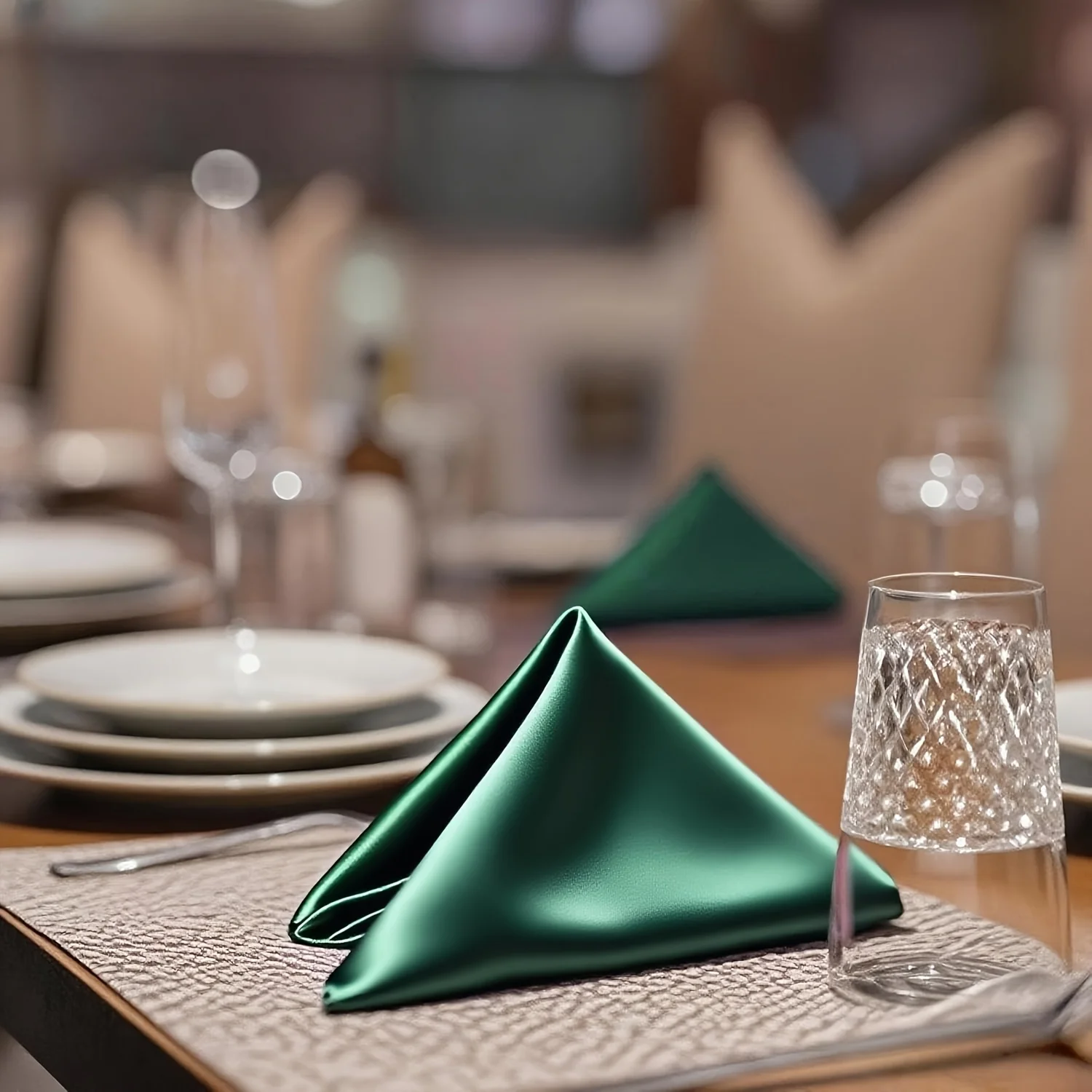 VIKAMA Green Burgundy Satin Cloth Napkins 18pcs Soft Washable Shiny Square Dinner Napkins for Wedding Party Decor