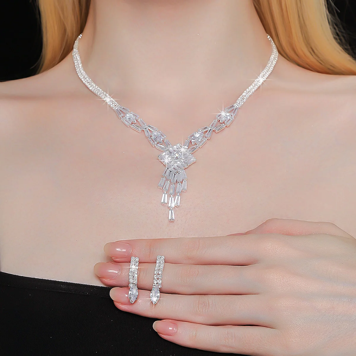 

Necklace, earring jewelry set, formal dress, fashionable and versatile bridal accessories, jewelry. Wife's Gift