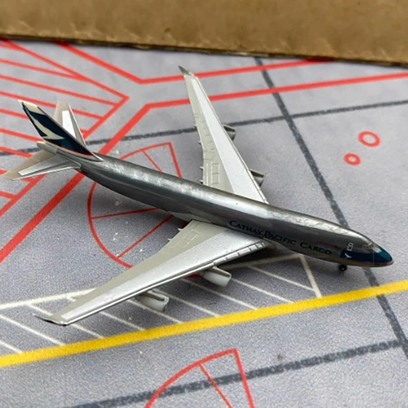 Diecast 1:1000 Scale Cathay Pacific 747-400F B-HUL 747-8 Aircraft Simulation Model Static Decoration Souvenir Gifts For Adult