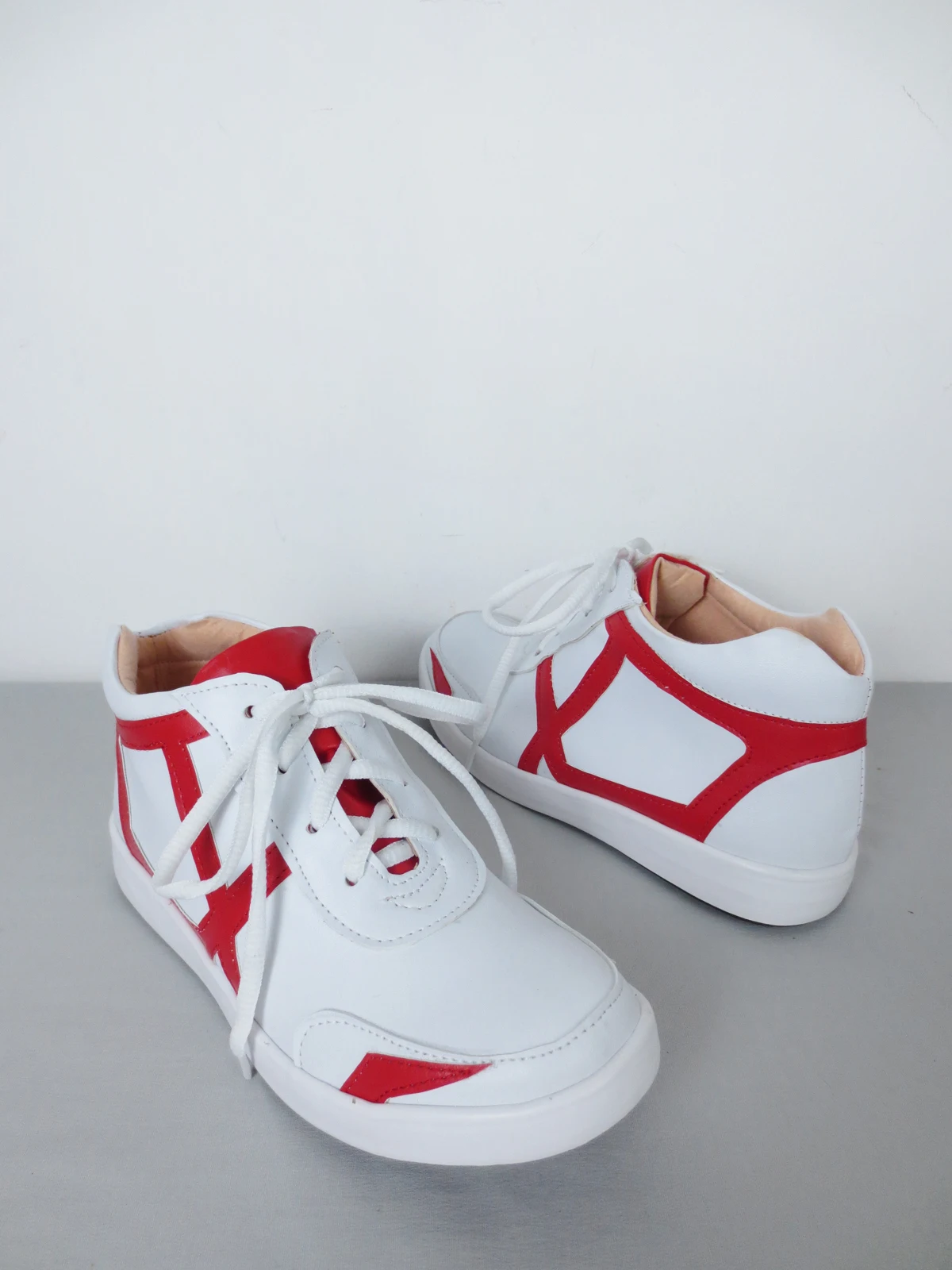 In Stock Shoyo Hinata Cosplay Shoes, Hinata Shoyo Cos Sneakers, White Red Lace-up Mid Top Cos Shoes for Halloween Comic Con Role