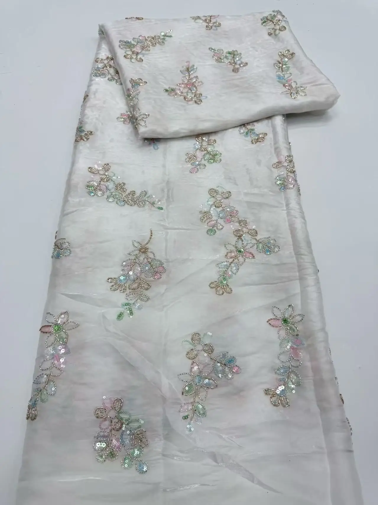 

Elegance Exquisite Hot Sale Luxury New Fashion Design Fabric Handmade Embroidery Net Lace Beads Making Women Wedding Dress Sew