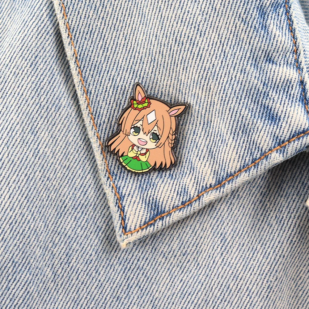 Brosche mit einem Mädchen mit rosa Haaren, Cartoon-Spielcharakter, Emaille-Anstecker, kreatives Anime-Accessoire, modisches Kragen-Schmuckstück, Geschenk. – Detail 6