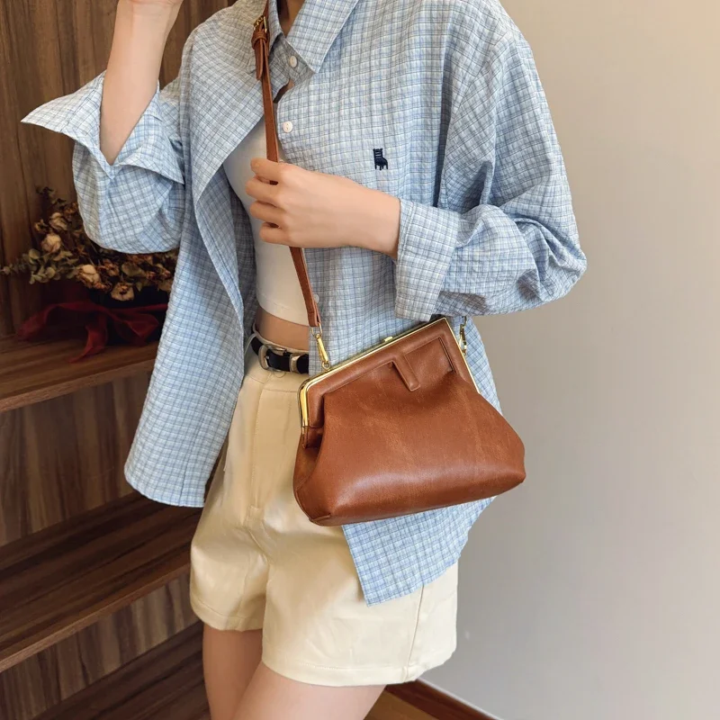 

Fashionable Trendy Clutch Bag Mini Casual for Women Solid Color Luxury Designer Paris and Simple