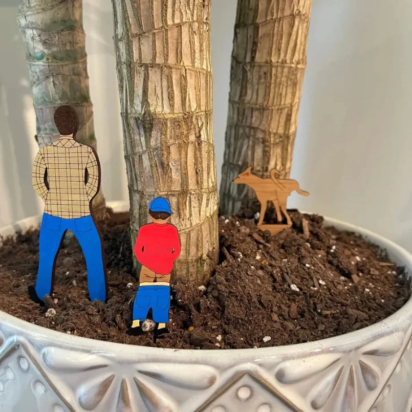 

Vintage Wooden Family Figurines, Father Son Dog Plant Pot Decor, Retro Style Garden Ornament for Home & Yard, Unique Gift