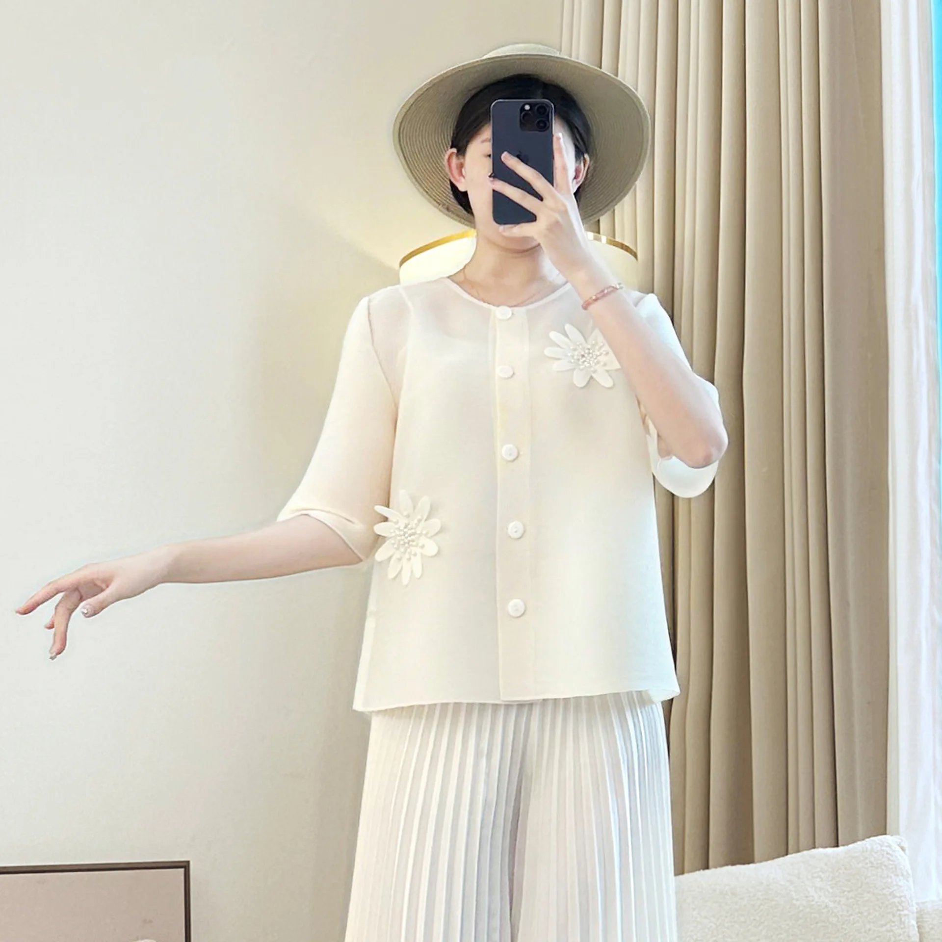 

Miyake Высококачественная модная плиссированная рубашка с короткими рукавами и тиснением, новинка 2025, шикарная однобортная блузка с круглым вырезом, топ