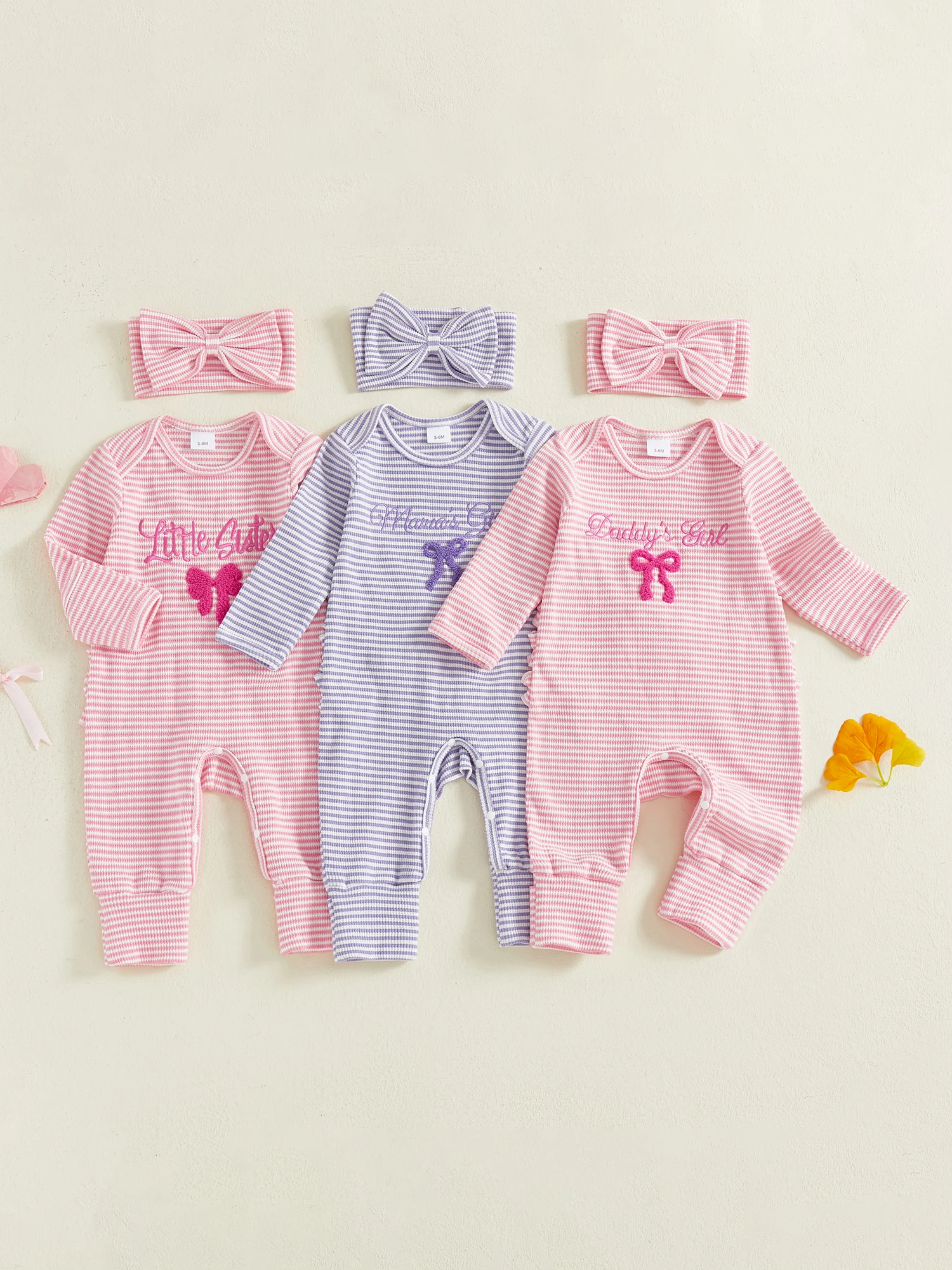 Playsuit Bayi Balita Motif Garis Musim Gugur dengan Bordir Huruf, Lengan Panjang dan Kerah Bulat Dilengkapi Pita Senada