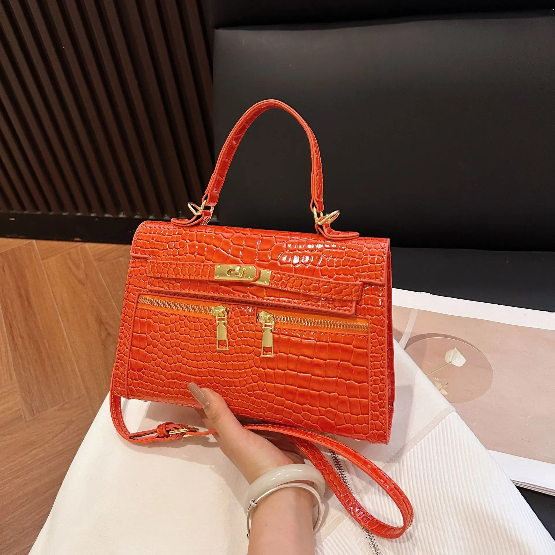 

2025 Elegant Tote Mom Bag - Niche Luxury Women's, Large Capacity, Crossbody/Handheld