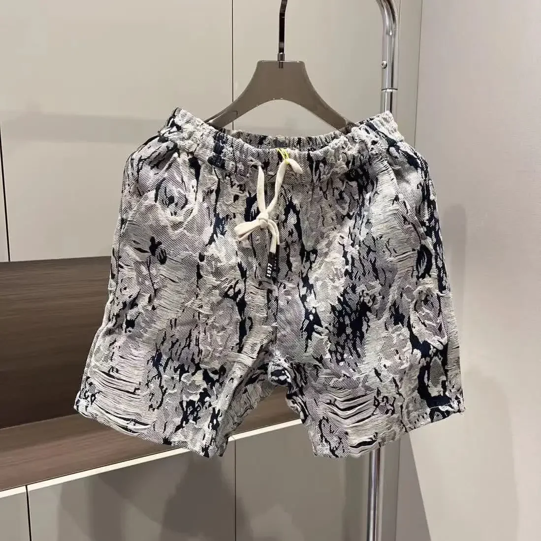 ゆったりとしたメンズデニムショートパンツ、ドローストリングとポケット付き、ルーズワイドトレンド2025、XXL、ストレッチ素材、ジッパー付き、メンズショートジーンズパンツ