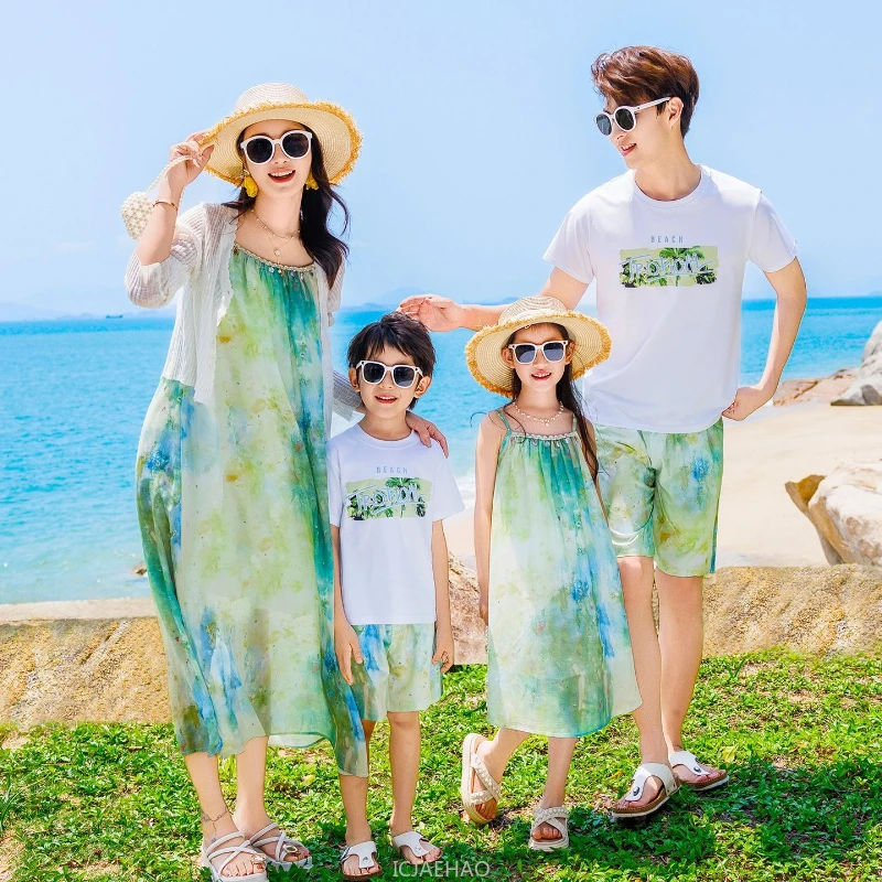 

2025 Family Matching Summer Outfits Mother Daughter Beach Dresses Father Son Casual Set Vacation Seaside Twin Holiday Clothes