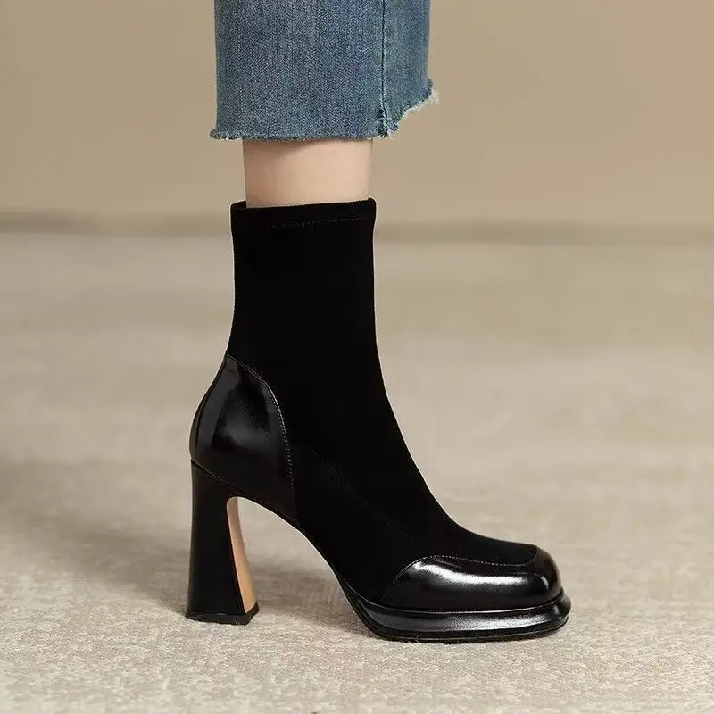 2025 nouvelles bottes élastiques à talons épais et fond épais imperméable terrasse Melad français bottes courtes à talons hauts pour les femmes