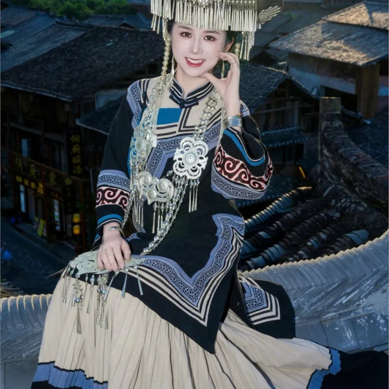 

Ethnic costumes women's stand-up collar dance with style