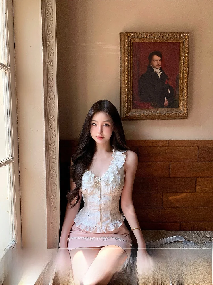 

Комплект: топ и короткая юбка с клубничным принтом, на молнии, с узлом, из полиэфирного волокна