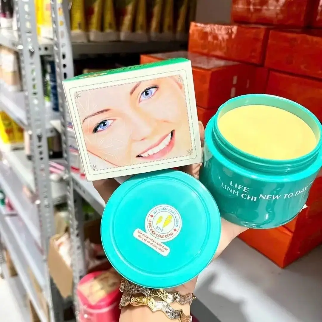 

Vietnam Whitening Body Tone-Up Cream, All-Over Brightening & Moisturizing, Natural Look Kem body Linh Chi New To Day 90gr