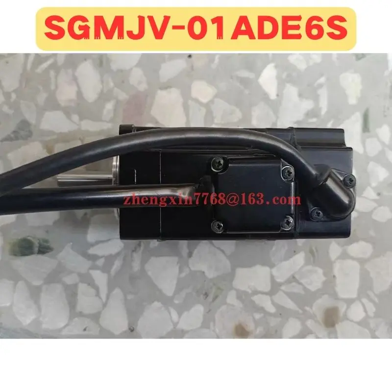 

SGMJV-01ADE6S Б/у Серводвигатель Φ SGMJV 01ADE6S нормальная функция проверка ОК